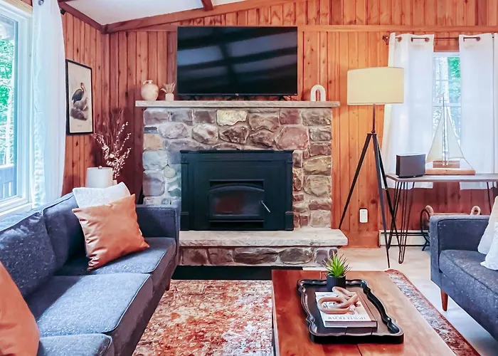 Stylish And Cozy Cabin, Walking Distance To Big Bass Lake