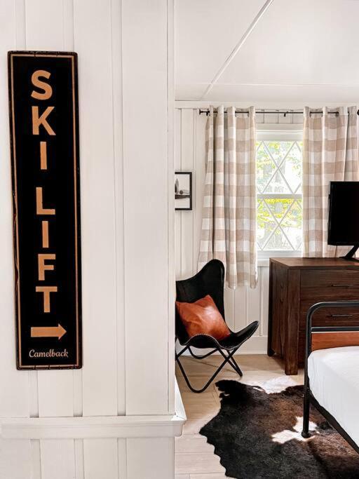 Hébergement de vacances Stylish And Cozy Cabin, Walking Distance To Big Bass *