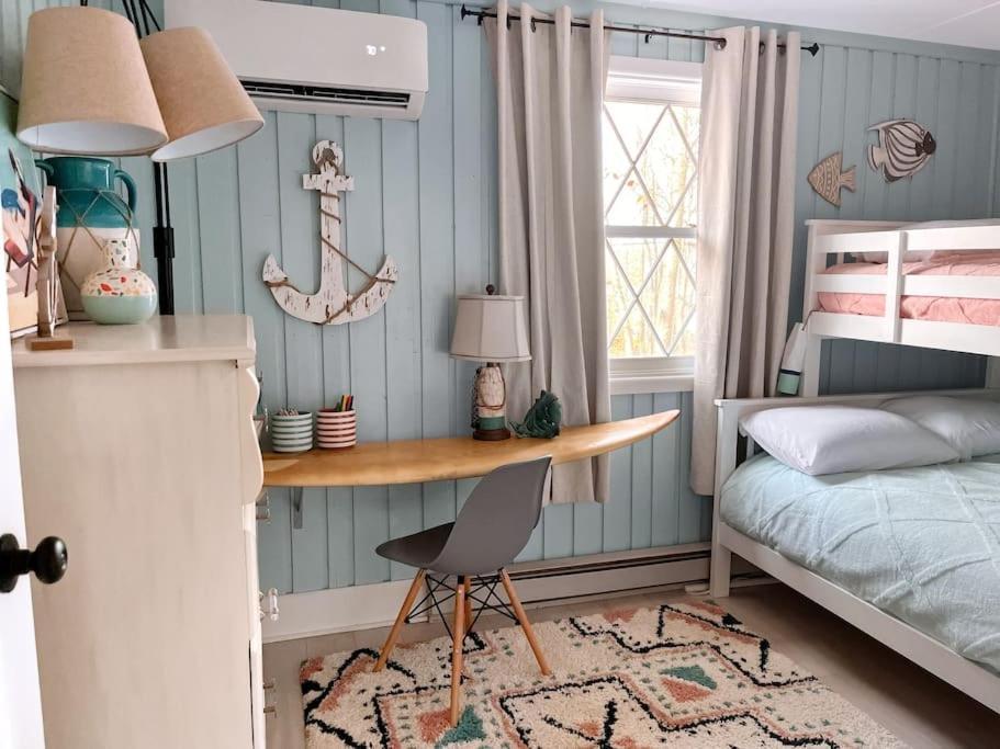 Stylish And Cozy Cabin, Walking Distance To Big Bass *