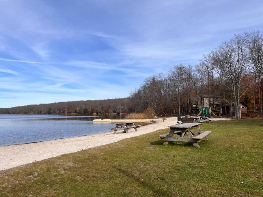 Stylish And Cozy Cabin, Walking Distance To Big Bass *