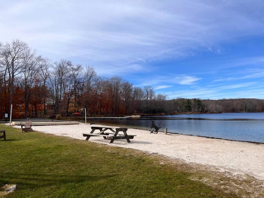 Hébergement de vacances Stylish And Cozy Cabin, Walking Distance To Big Bass Gouldsboro