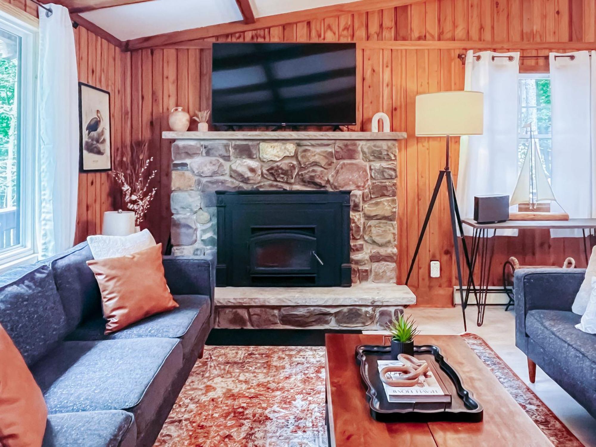 Hébergement de vacances Stylish And Cozy Cabin, Walking Distance To Big Bass